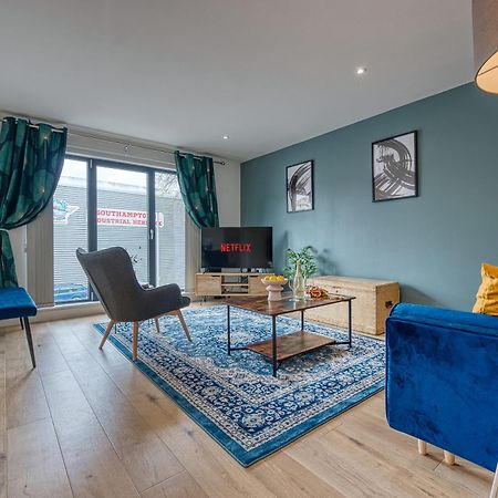 Summer Special Offer!! Cosy, Spacious, Stylish & Modern 2 Bedrooms City Apartment, Prime Location! Sleeps 6, Southampton Ocean Village - By Blue Puffin Stays Esterno foto